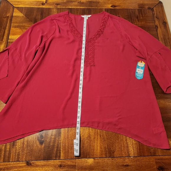 Pioneer Woman Crochet Neck Sharkbite Hem Tunic - Picture 4 of 8